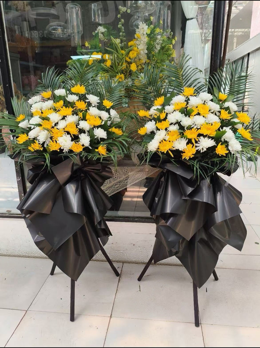 Golden Remembrance Standing Spray